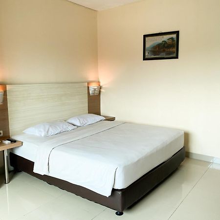 Winstar Hotel Pekanbaru Exterior foto